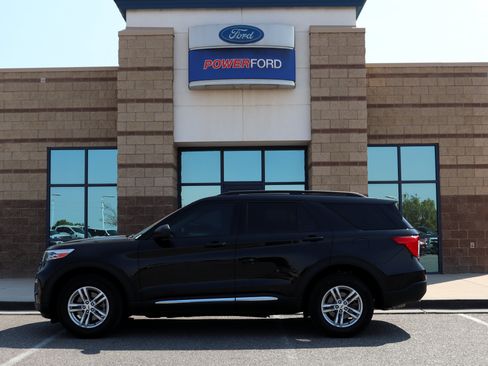 Certified 2023 Ford Explorer XLT w/ Equipment Group 202A AWD/4WD image 9
