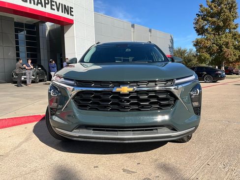 Used 2025 Chevrolet Trax LT image 4