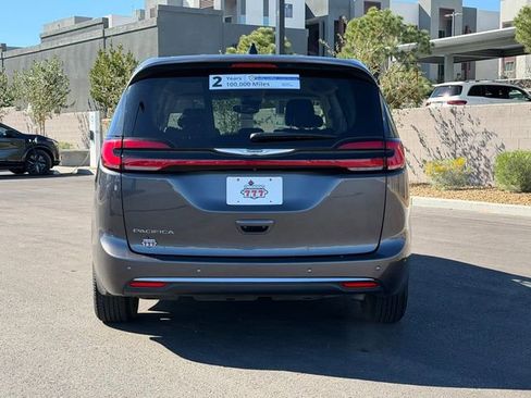 Used 2023 Chrysler Pacifica Touring-L FWD image 5