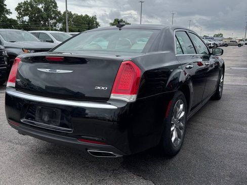 Used 2018 Chrysler 300 Limited AWD/4WD image 4