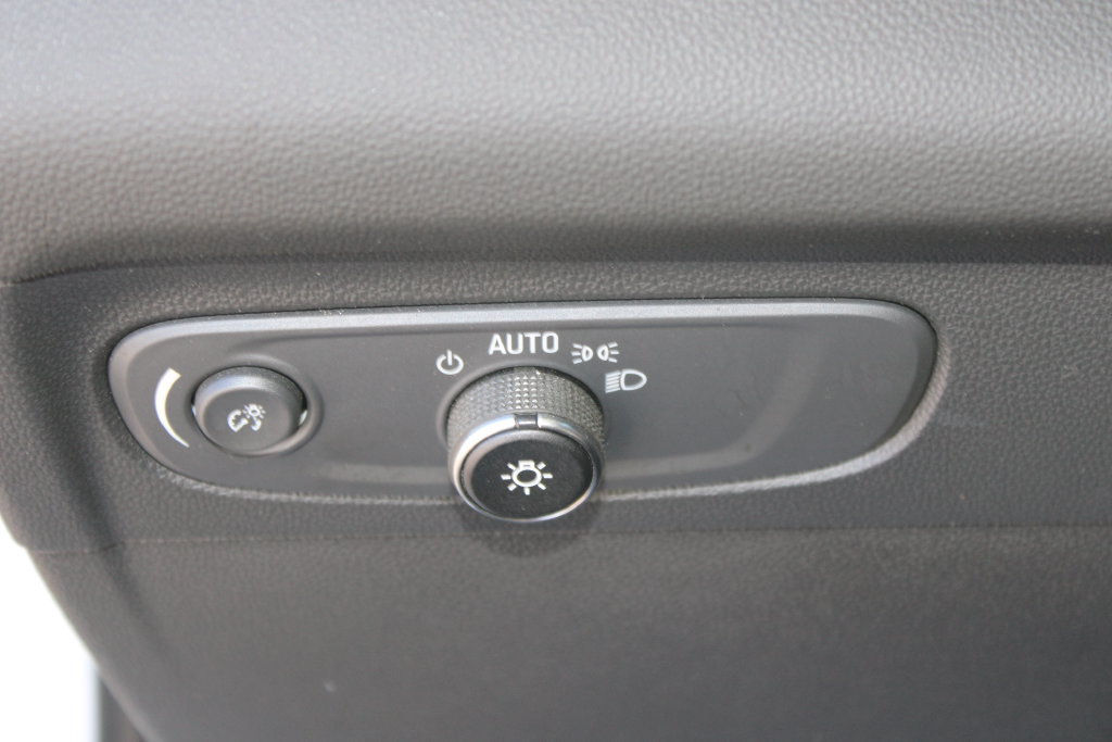 Used 2023 Buick Envision Essence w/ Sport Touring Package FWD image 18