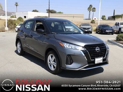 New 2025 Nissan Kicks Play S