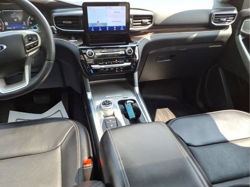 Used 2021 Ford Explorer Limited w/ Equipment Group 301A AWD/4WD image 11