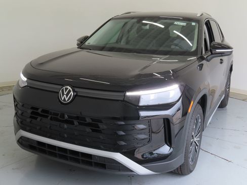 New 2025 Volkswagen Tiguan S image 9