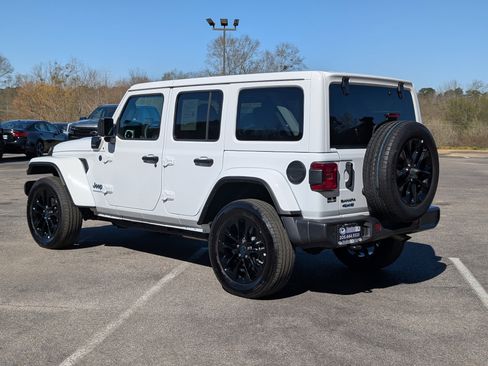 Used 2025 Jeep Wrangler Sahara w/ Safety Group image 7