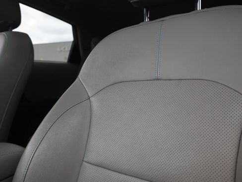 Used 2018 Kia Niro Touring FWD image 19