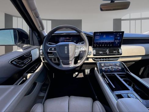 Used 2022 Lincoln Navigator Reserve AWD/4WD image 5
