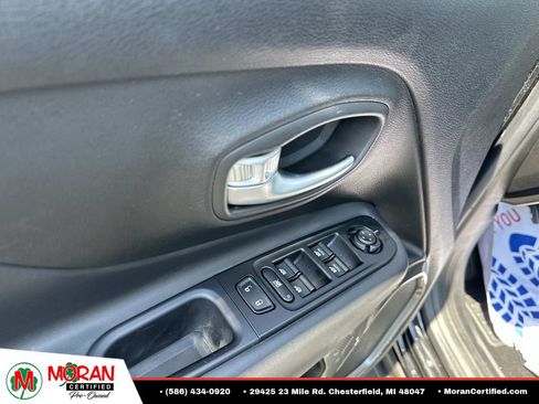 Used 2020 Jeep Renegade Limited w/ UConnect 8.4 Nav Group AWD/4WD image 11