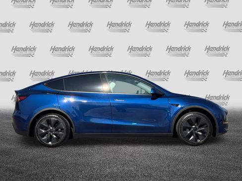 Used 2024 Tesla Model Y 2WD image 3