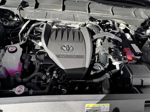 Used 2024 Toyota Highlander XLE image 23