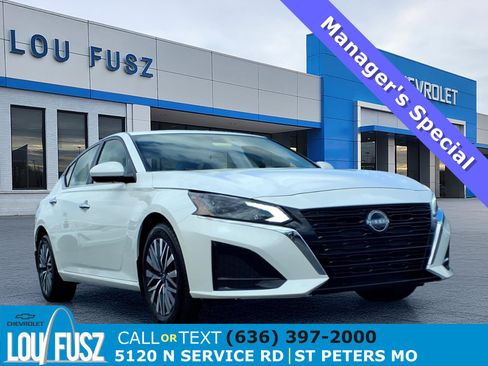 Used 2023 Nissan Altima 2.5 SV AWD/4WD image 1