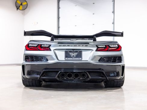 Used 2024 Chevrolet Corvette Z06 w/ Z07 Performance Package RWD image 5