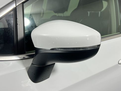 Used 2023 Chrysler Pacifica Touring-L FWD image 12