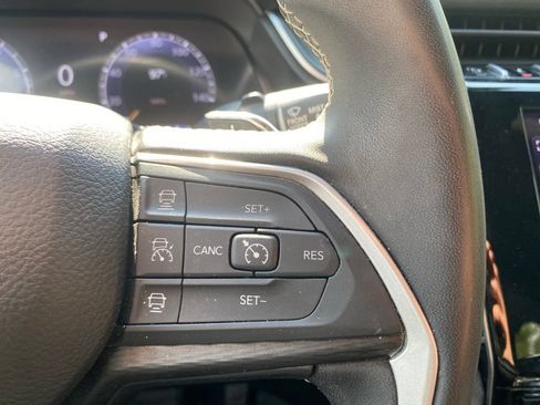 Used 2024 Jeep Grand Cherokee L Laredo RWD image 19
