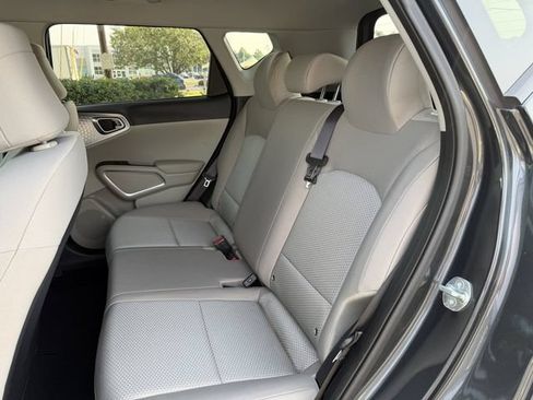Certified 2023 Kia Soul LX w/ LX Technology Package FWD image 23