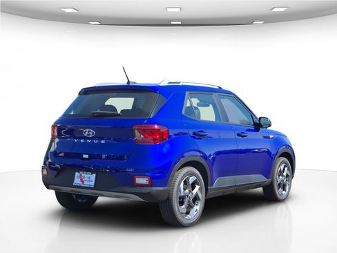 New 2025 Hyundai Venue Limited image 8