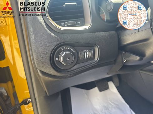 Used 2023 Jeep Renegade Latitude AWD/4WD image 24
