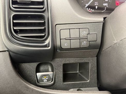 Used 2024 RAM ProMaster 2500 w/ Convenience Group image 18