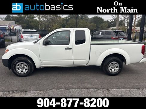 Used 2019 Nissan Frontier S image 2
