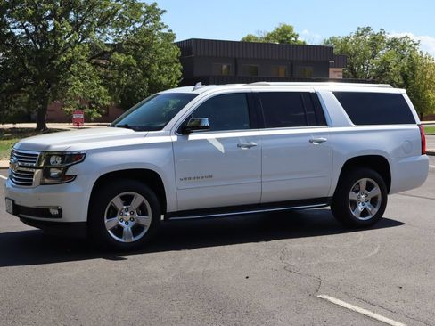Used 2018 Chevrolet Suburban Premier AWD/4WD image 10