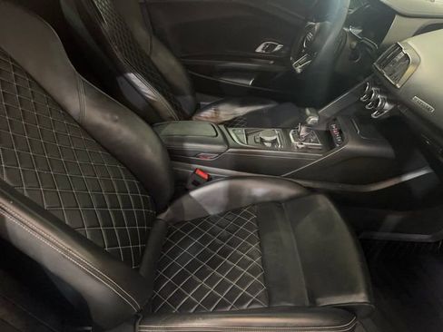 Used 2017 Audi R8 V10 w/ Carbon Exterior Package image 16