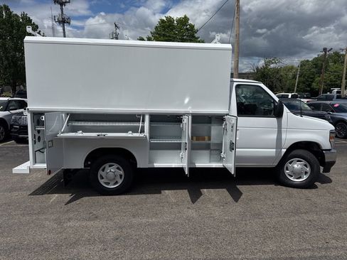 New 2027 Ford E-350 and Econoline 350 Super Duty w/ Power Equipment Group RWD image 5