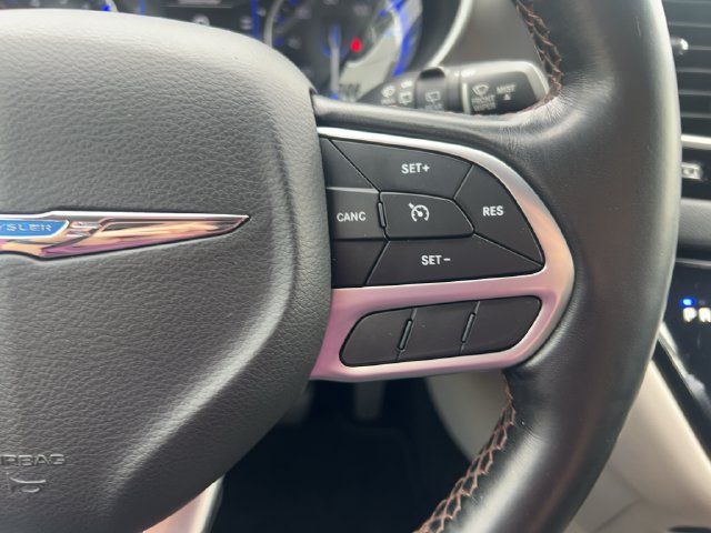 Used 2020 Chrysler Pacifica Touring-L FWD image 31