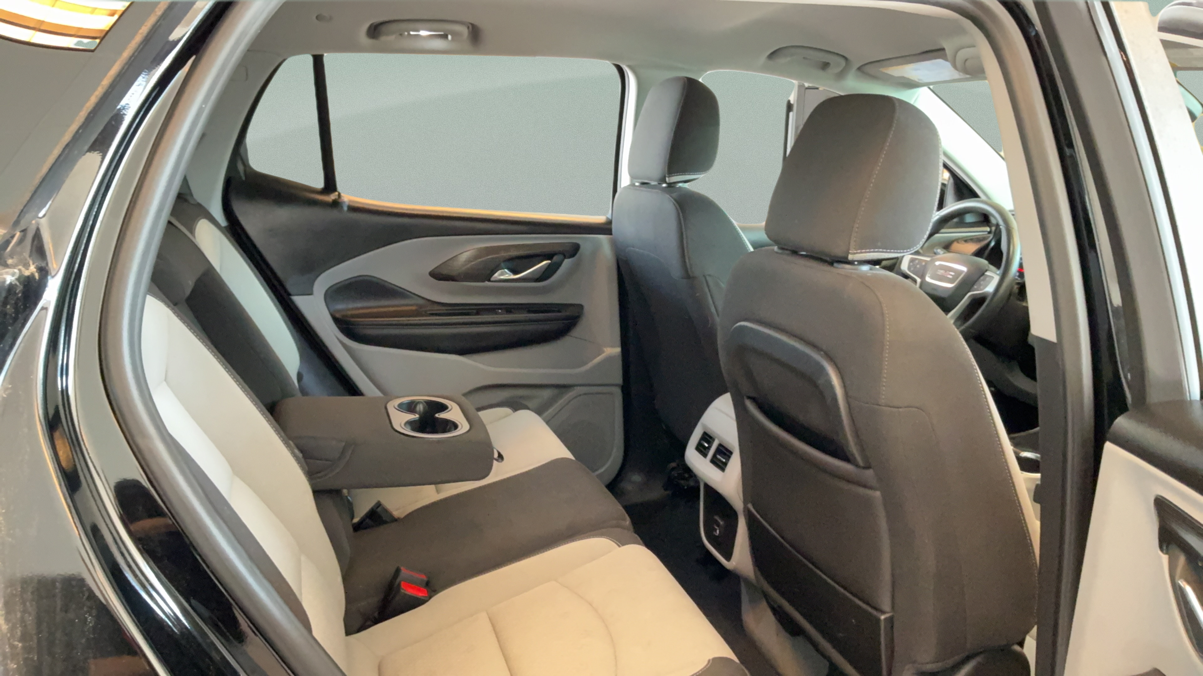 Used 2022 GMC Terrain SLE w/ Driver Convenience Package FWD image 31