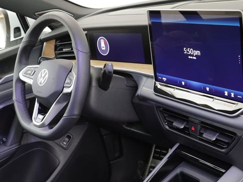 New 2026 Volkswagen Tiguan SEL R-Line AWD/4WD image 23