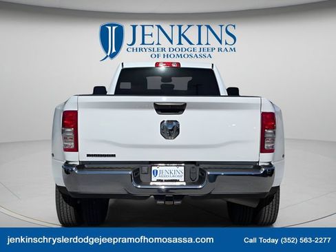 Used 2024 RAM 3500 Big Horn AWD/4WD image 5