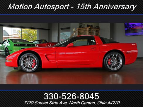Used 2004 Chevrolet Corvette Coupe w/ Preferred Equipment Group RWD image 7