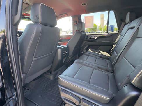 Used 2025 GMC Yukon Elevation AWD/4WD image 9