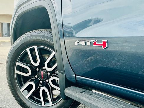 Used 2022 GMC Sierra 1500 AT4 w/ AT4 Premium Package AWD/4WD image 17
