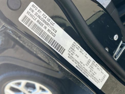 Used 2024 Jeep Compass Latitude image 29