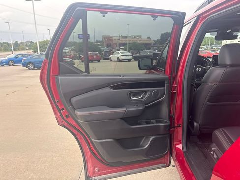 Certified 2025 Honda Pilot TrailSport image 40