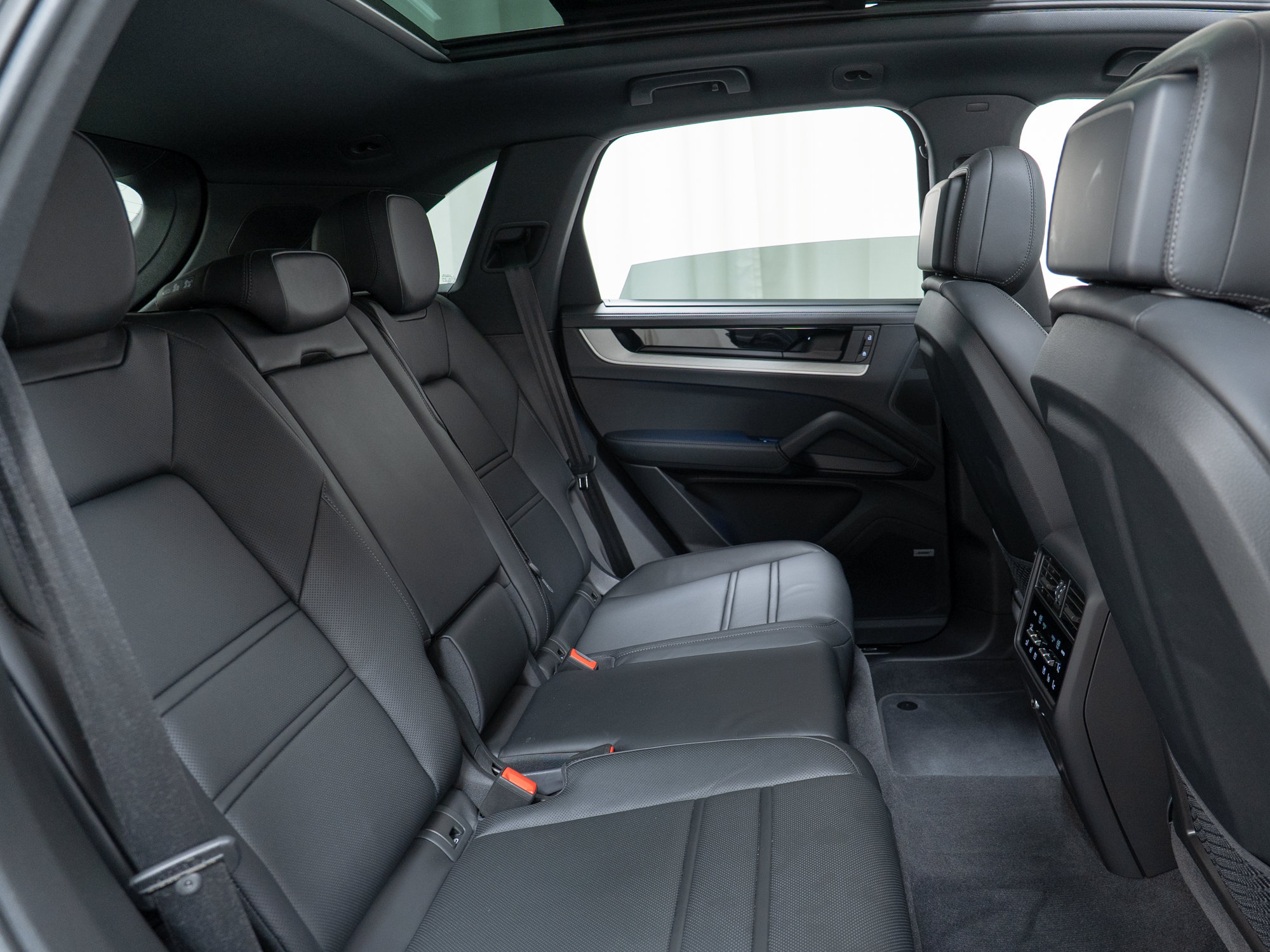 Certified 2026 Porsche Cayenne w/ Premium Package Plus AWD/4WD image 29