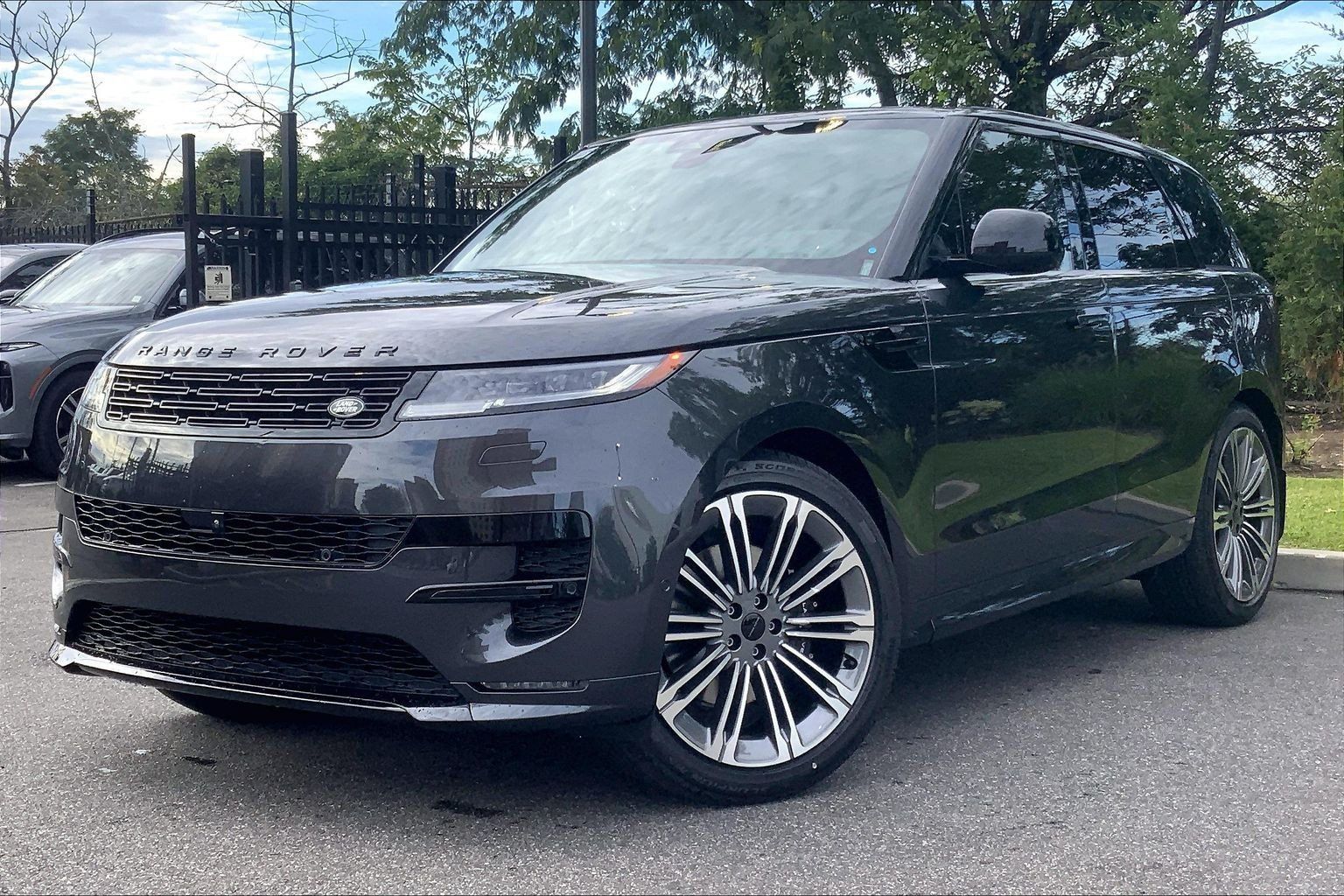 New 2027 Land Rover Range Rover Sport Dynamic SE AWD/4WD image 1