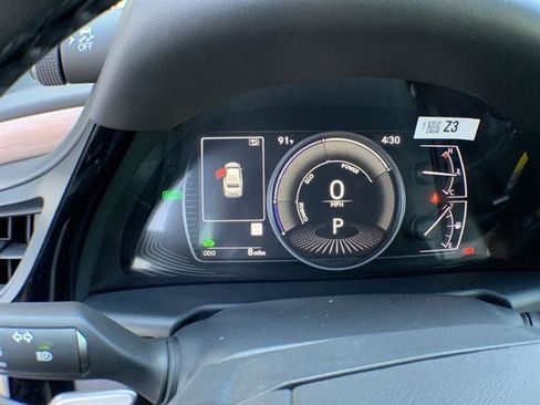 Used 2025 Lexus ES 300h w/ Premium Package image 7