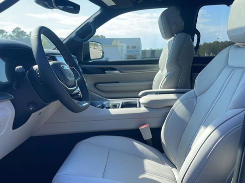 New 2026 Jeep Grand Wagoneer Limited AWD/4WD image 13