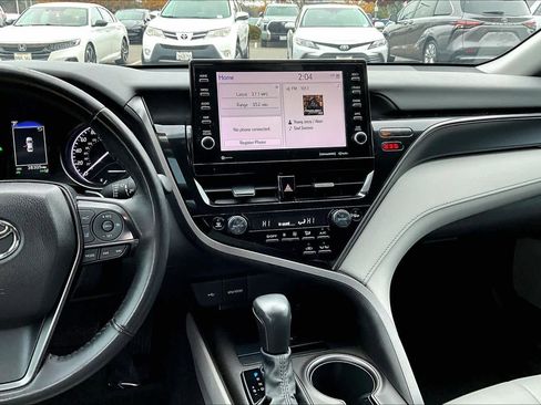 Certified 2022 Toyota Camry SE image 6