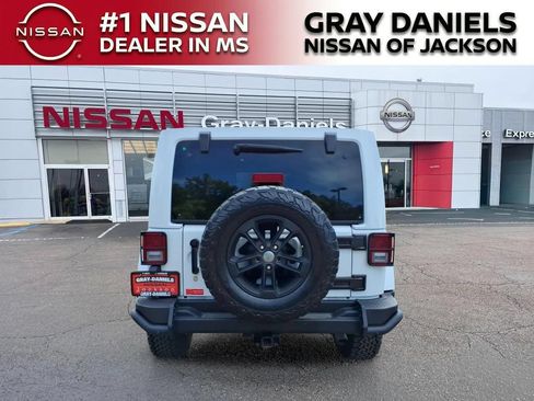 Used 2017 Jeep Wrangler Unlimited Sahara AWD/4WD image 6