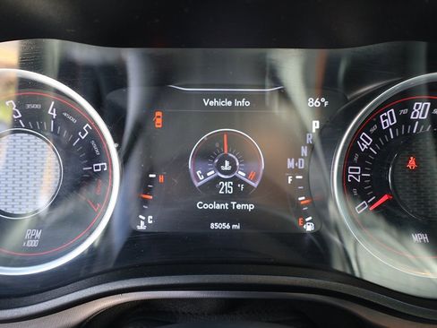 Used 2019 Dodge Challenger SXT image 31