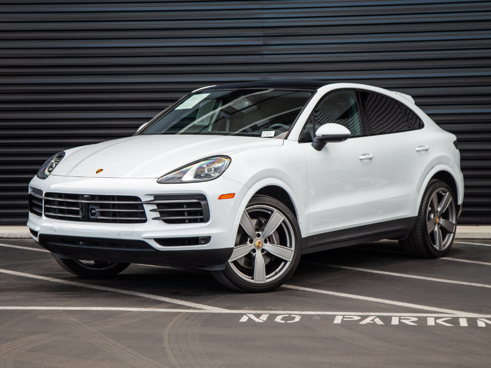 Certified 2023 Porsche Cayenne Platinum Edition AWD/4WD image 1