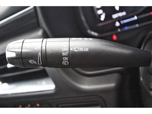 Used 2024 GMC Yukon XL SLT w/ SLT Luxury Package image 15