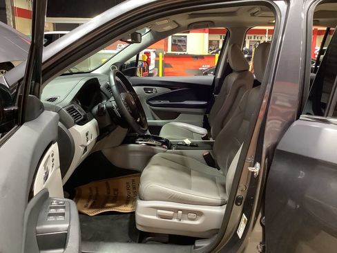 Used 2017 Honda Pilot Elite image 4