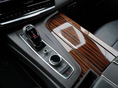 Used 2022 Cadillac Escalade Luxury AWD/4WD image 40