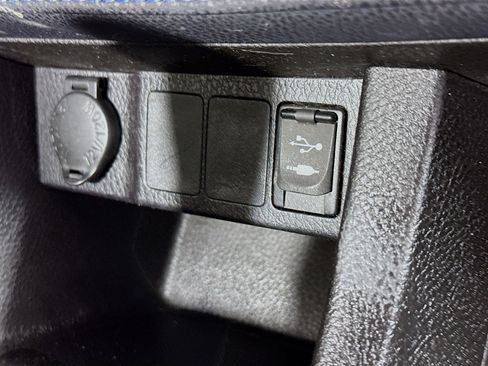Used 2018 Toyota Corolla SE FWD image 40