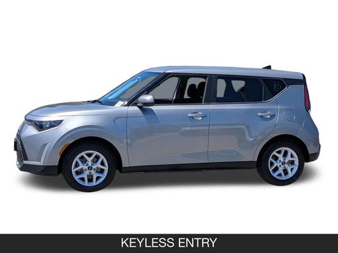 Used 2025 Kia Soul LX w/ LX Technology Package FWD image 5
