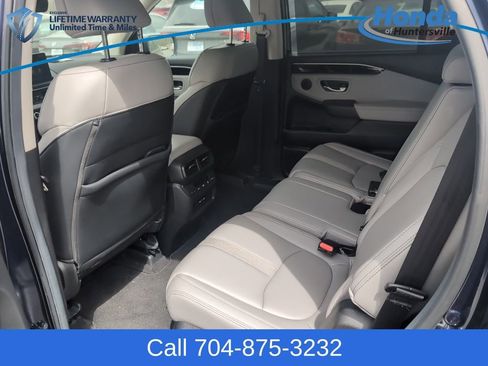 Used 2025 Honda Pilot EX-L image 14
