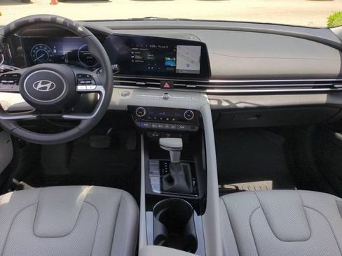 Used 2025 Hyundai Elantra Limited FWD image 14